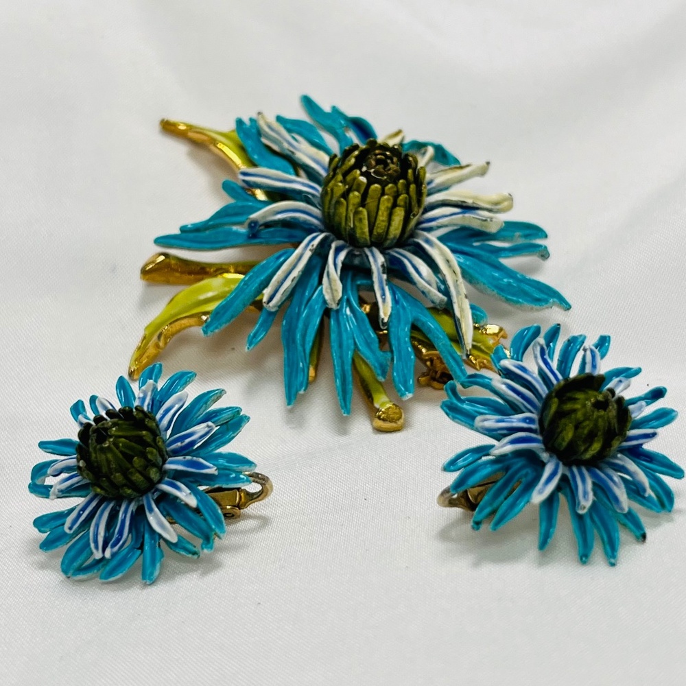 Coro Craft Chrysanthemum Blue Flower Brooch, and Clip Earrings